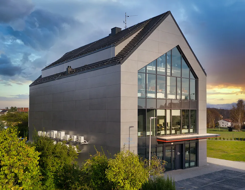 Dach z okapem czy bez okapu?