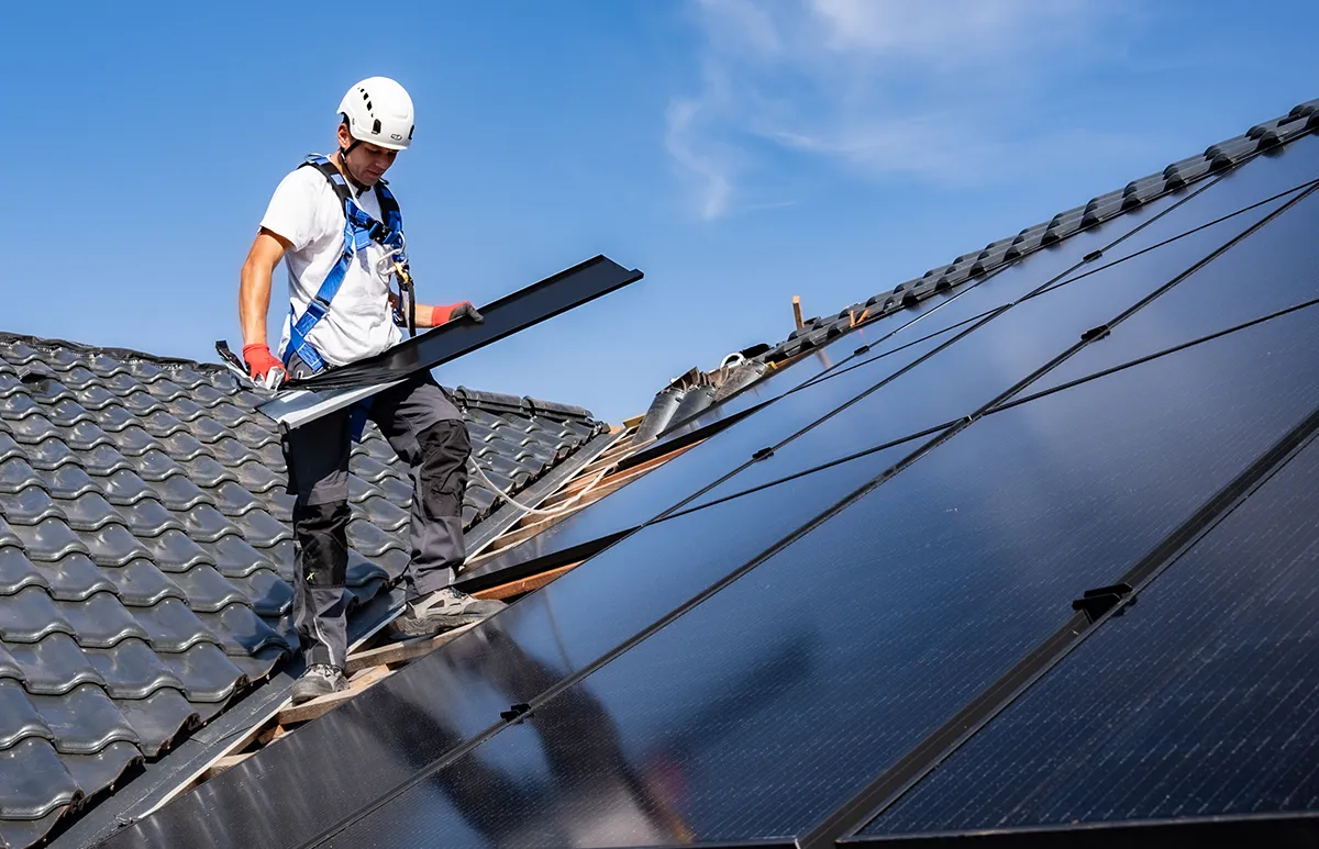 Fotowoltaika zintegrowana z dachem - SunLACE od swisspor
