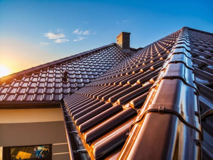 Jak skutecznie mocować dachówki ceramiczne?