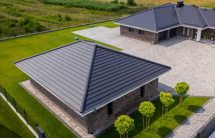 Najpopularniejsze rodzaje pokryć dachowych – przegląd materiałów, zalet i różnic