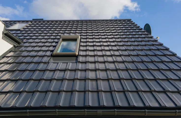 Dachówka a kąt nachylenia i kształt dachu. Jak dopasować idealny model z oferty swissporTON