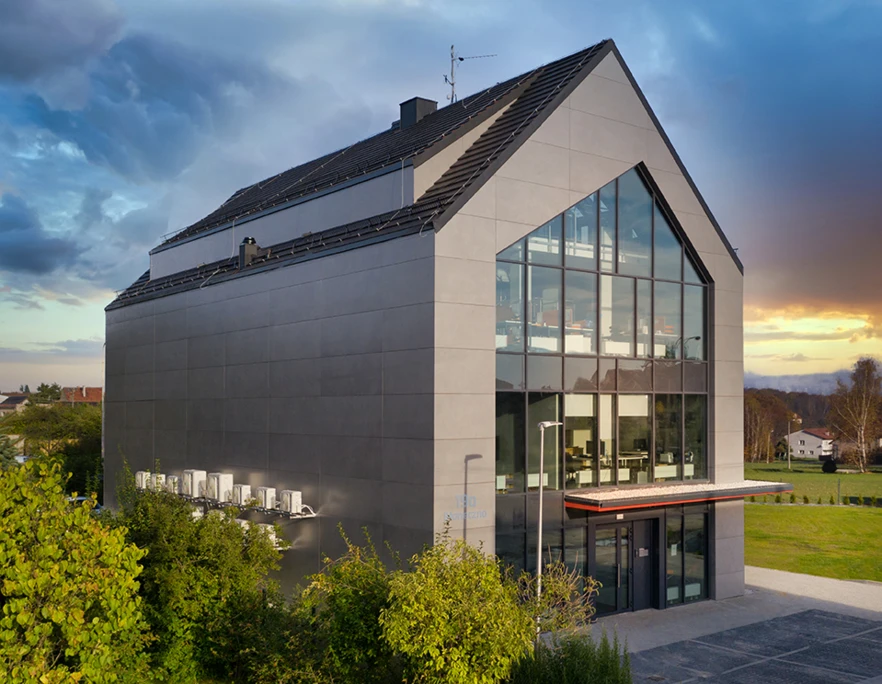 Dach z okapem czy bez okapu?