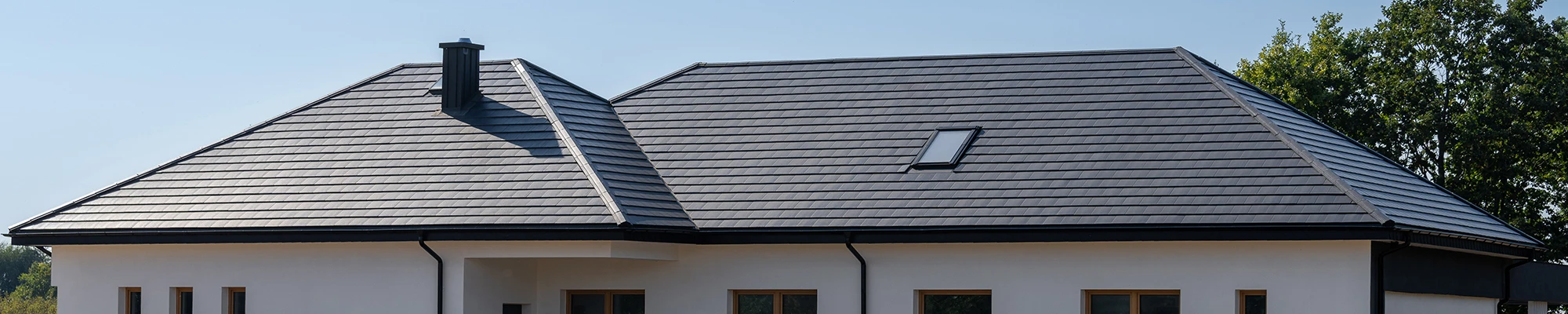 Dachówka płaska - ceramiczna czy cementowa