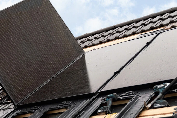 Zintegrowany dach fotowoltaiczny SunLACE